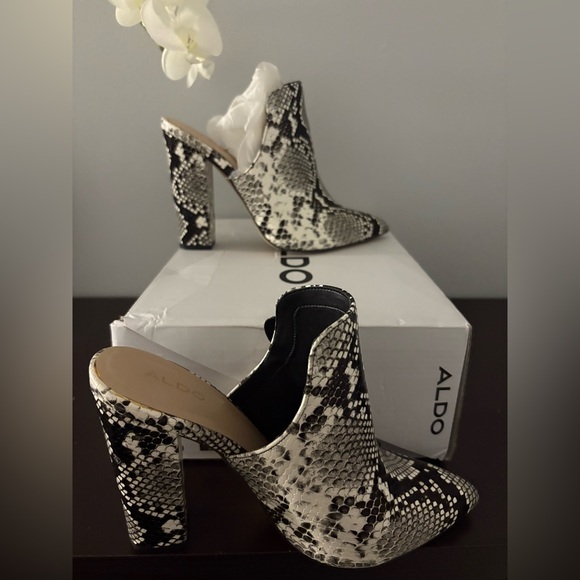 Aldo Black and White Heeled Boots with Snakeskin Texture - Picture 3 of 4